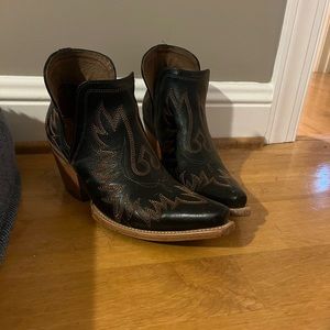Ariat Dixon Booties.